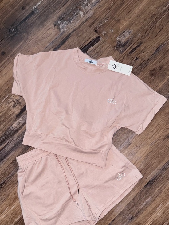 ALO Yoga Pants - ALO*Yoga Blush Pink Cropped Tee & Drawstring Shorts Lounge Set